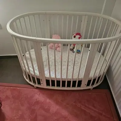 Stokke Sleepi Convertible Crib (White)  Grows with Baby, Excellent Condition