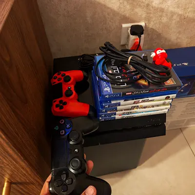 PS4 + 2 controllers + 6 games