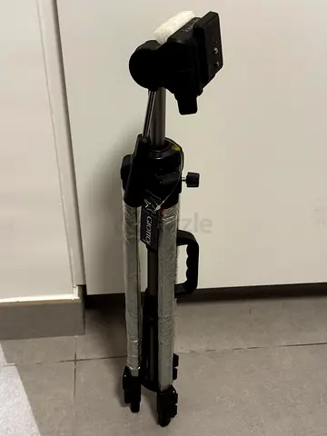 Giotto Tripod with Three-Way Head and Carrying Handle
