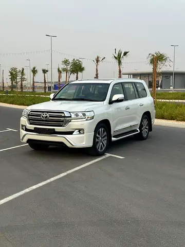 Toyota Land Cruiser VXR 5.7L V8