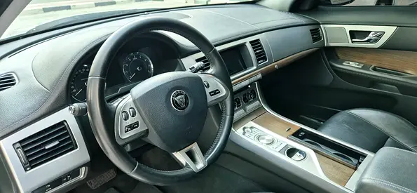 2015 Jaguar XF 照片 2
