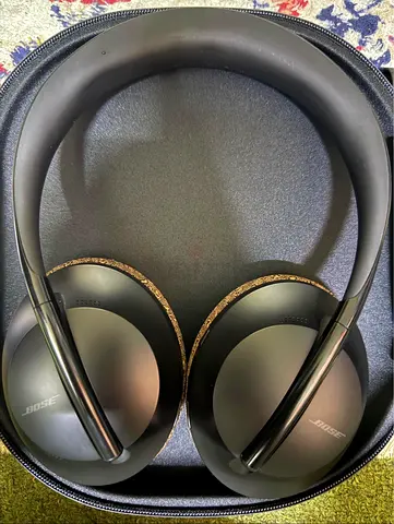 Bose Noise Cancelling 700 Headphones - Black