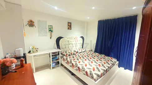 Fully Furnished 1bhk room available for September.