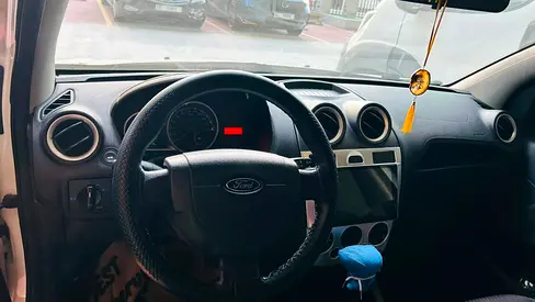 2011 FORD FIGO 照片 3