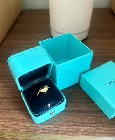 Tiffany & Co. Elsa Peretti Bean Ring 18k Gold full set - Current Retail 8k, Save 35%