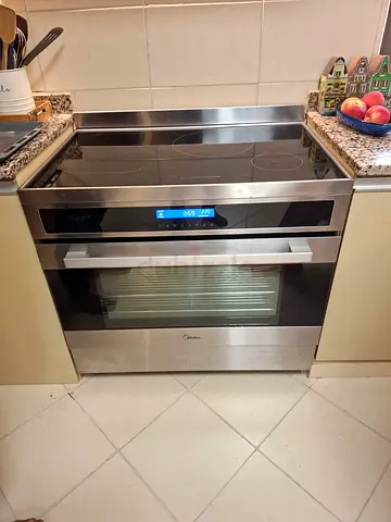 Midea Induction 5 Burners Cooking Range Sam Like New Condition 90cm