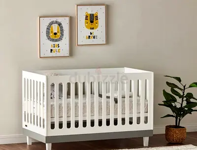 White wooden baby crib (Juniors) - good condition