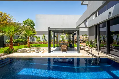 Luxury Ready 5BR Villa | Private Pool | Freehold