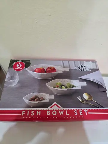 Set of plates - "fish bowl set" free, never used