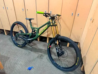 Santa Cruz V10 Kit CC Size XL Downhill Mountain Bike - Great Condition