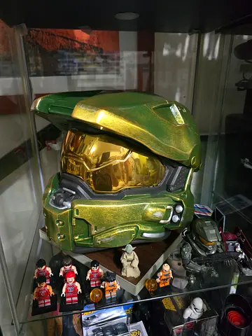 Halo Master Chief Replica Helmet (Collectible Display Piece)