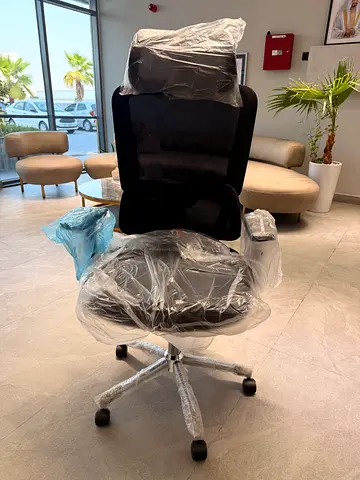 Ergonomic Office Chair with Headrest – Like New, Still Wrapped