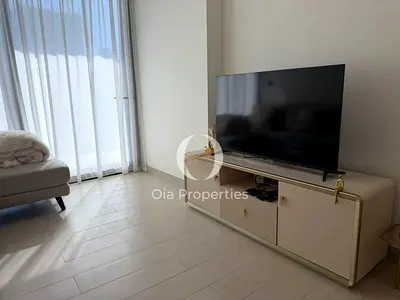 شقة بغرفة نوم واحدة | بن غاطي أمبر JVC | شرفة مطلة على المدينة | تصميمات داخلية مفروشة