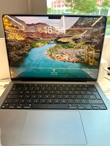 MacBook Pro M2 14inc 16gb 2023 year