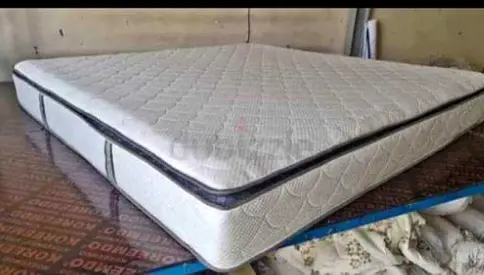 180x200cm mattress with attached top foam.  All times delivery service available
