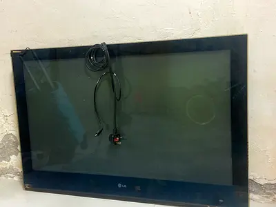 LG 32-inch Flat Panel TV - Good Working Condition