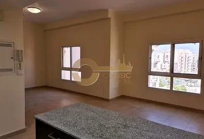 FAMILY LIVING | PRIME SPOT | GOOD CONDITION