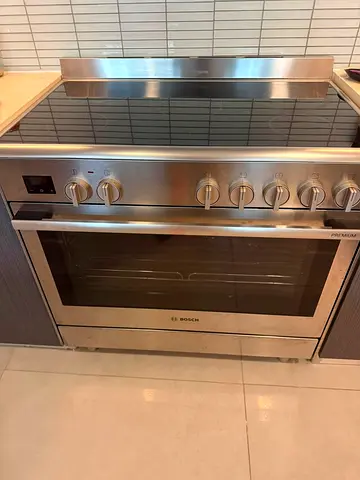 Under warranty Bosch Series8 Digital Electric Cooker Ceramic 90cm latest model same new