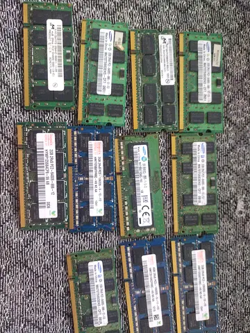 Lot of 11 DDR2/DDR3 Laptop RAM SODIMM modules — used