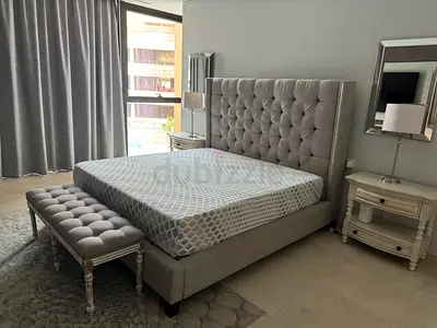 Pottery Barn Bedset Great condition Like A New