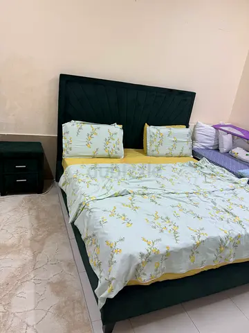 Dark Green Velvet Queen Bed with 2 Matching Nightstand - Good Condition