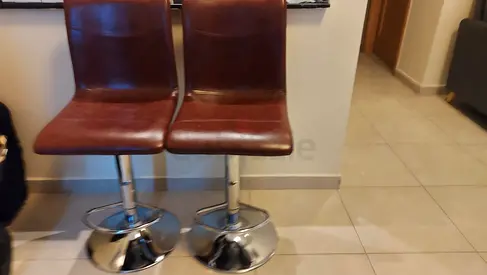 Bar chairs: modern, comfy, swirling 360°& adjustable height. Set 2 pcs - excellent condition