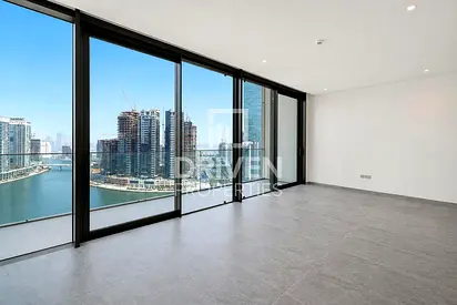 Canal and Burj Khalifa Views | Mid Floor