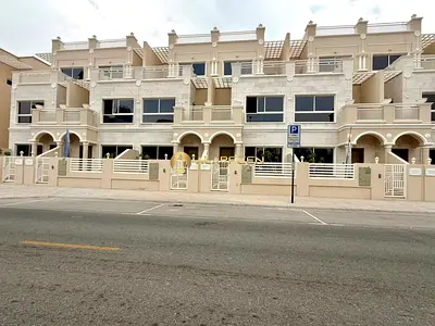 فيلا من 4 غرف نوم | فيلات بارك 6 | تراسات على السطح | إطلالات على المدينة والمنتزه