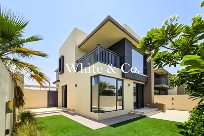 SINGLE ROW | WELL-MAINTAINED | EXCLUSIVE