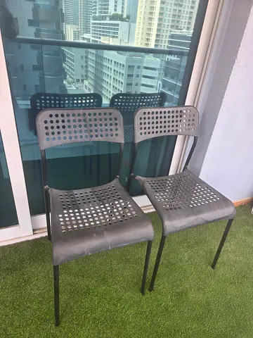 Chair for Free, Must be collected today afternoon from Dubai Marina