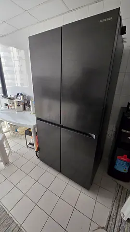 The Samsung 602L Bespoke French Door Refrigerator (RF65DG90BEB1AE)