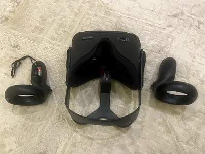 Oculus Quest 1 VR Headset للبيع – مستعمل