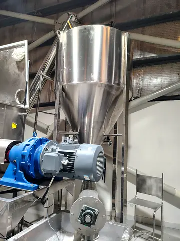 Powder holding tank or silo . 1000kg capacity