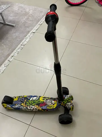 Kids three-wheel kick scooter with adjustable handlebar - used