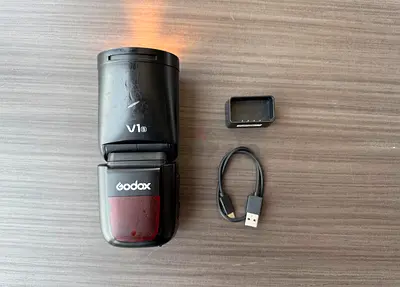 Godox V1S Round Head Flash for Sony - Used (needs new Hot shoe mount)