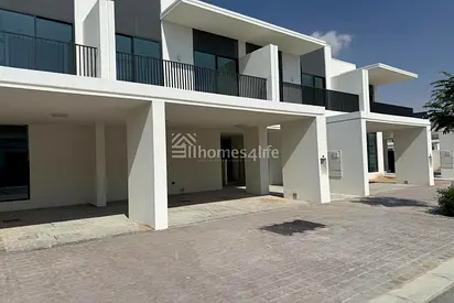 Spacious 3BR + M | Prime Location I Great Layout