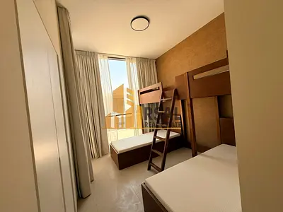 Semi Furnished 4BR Middle Unit In Sendian Massar