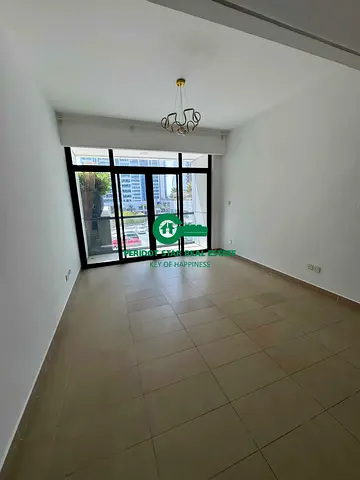 1 BEDROOM APARTMENT AVAILABLE