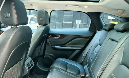 2017 Jaguar F-PACE thumbnail 12