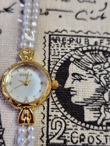 Vintage-style gold women's pearl bracelet watch, working