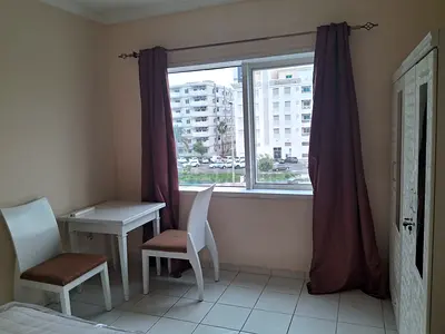 Near Metro Green line Partition room available only for single executive lady only.