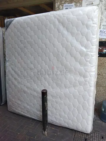 King size 180x200cm mattress.  All times delivery service available