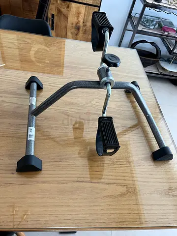 Knee strengthening equipment