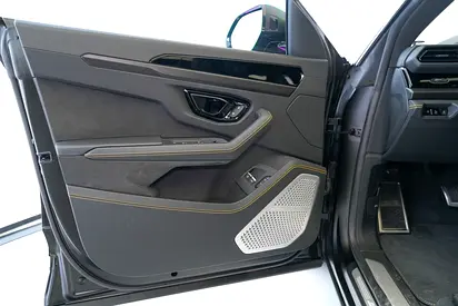 2025 Lamborghini URUS 照片 10
