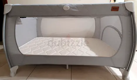 Hauck Travel Cot Set Sleep N Play Center and mattress