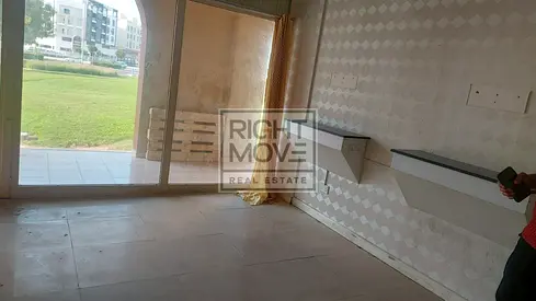 Best Offer Ready Shop for rent in Spain cluster/ 36000