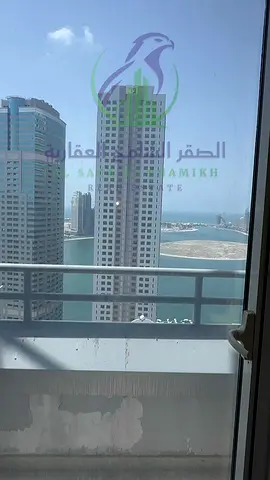 شقة ثلاث غرف وصالة للإيجار السنوي في التعاون الشارقة إطلالة بحرية غرفة خادمة ماستر أربع حمامات تكييف وباركينج مجاني جيم ومسبح