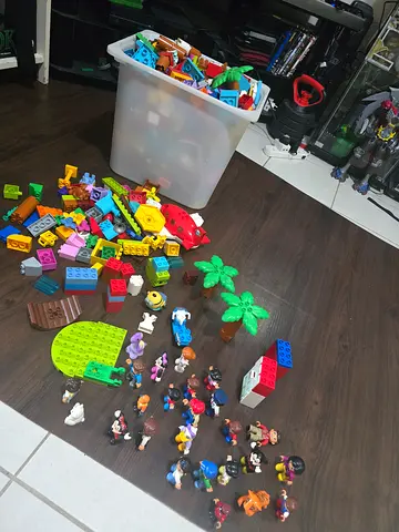 Large mixed Duplo/blocks set with mini figures and accessories