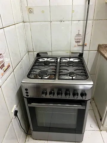 Used stainless steel freestanding gas oven with 4-burner hob — good working condition