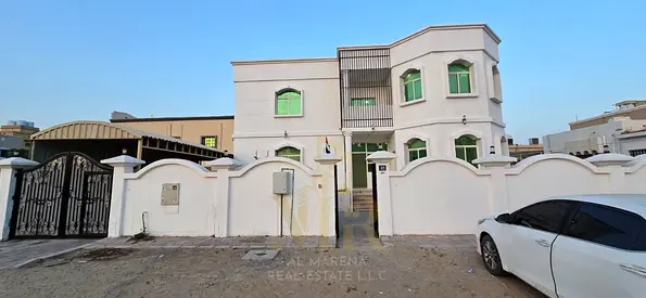 فيلاساكن تجاري  علي شارع رئيسئ مساحة 5000قدم عدد 8 غرف نوم ومجلس وصالتين بسعر شامل كهرباء ومية ومكيفات  تملك حر  للجميع الجنسيات